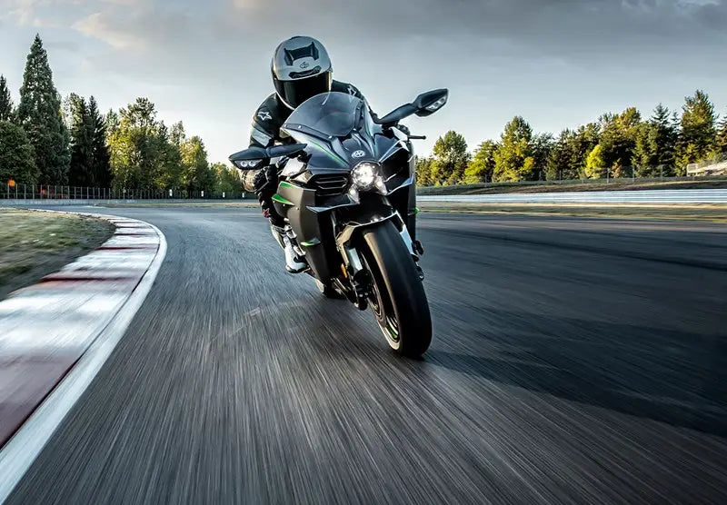 ZX10R vs H2: Comparing the 2024 Kawasaki Ninja Models