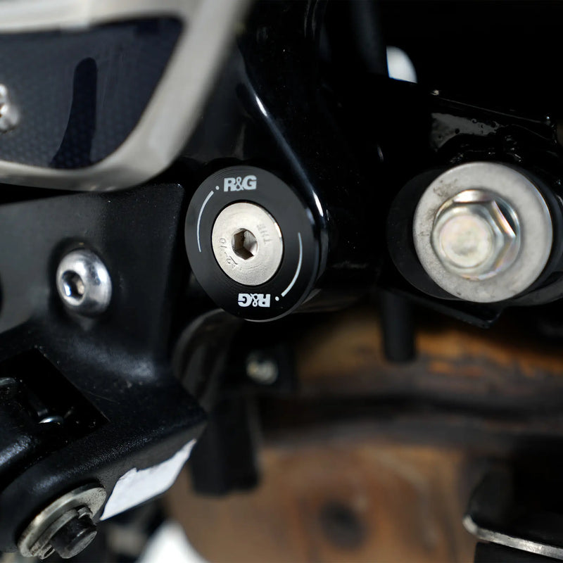 r g racing rear foot rest blanking plate for triumph speed 400 24 scrambler 400 x 24