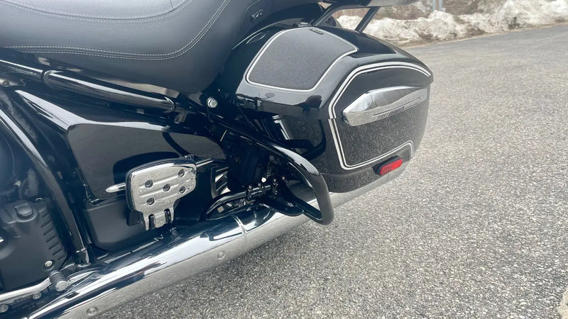 helibars saddlebag guards bmw r18 2022 transcontinental bagger