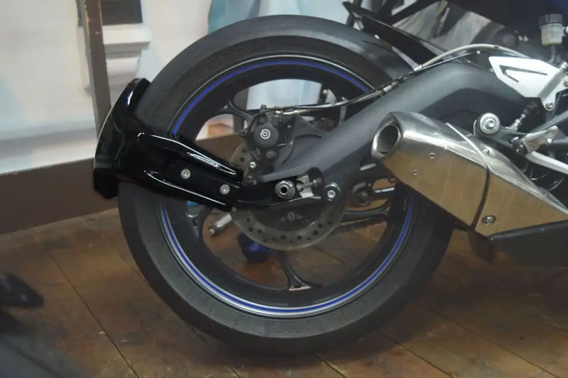 pyramid plastics rear spray guard black for triumph street triple 675 13 daytona 600 650 675